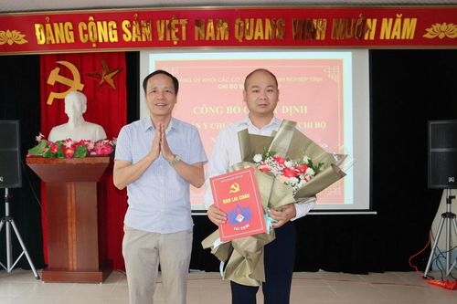 Công bố Quyết định chuẩn y chức vụ Phó Bí thư Chi bộ Báo Lai Châu nhiệm kỳ 2020-2025