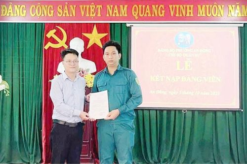 Phát triển đảng viên trong lực lượng 'sao vuông'