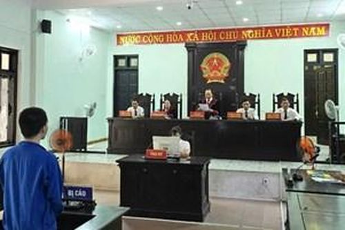 Mượn cớ vay tiền cho bố nuôi để lừa 1,8 tỷ đồng