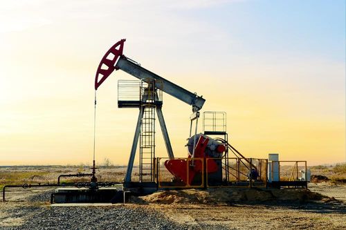 Giá xăng dầu hôm nay 26/8: Căng thẳng leo thang ở Trung Đông hỗ trợ giá xăng dầu tăng trở lại