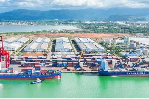 Đẩy mạnh khai thác hàng hóa qua cảng Chu Lai