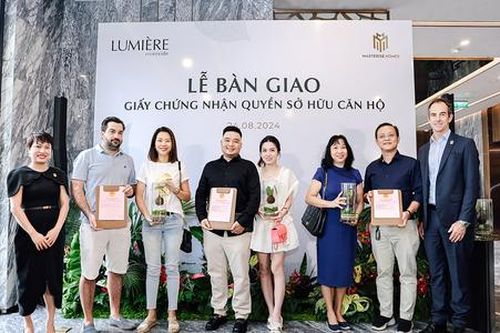 Masterise Homes bàn giao sổ hồng cho cư dân LUMÌERE riverside theo đúng cam kết