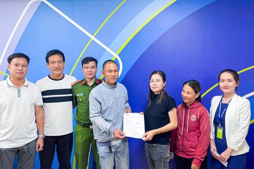 Trả lại 3 tỷ đồng cho người chuyển nhầm