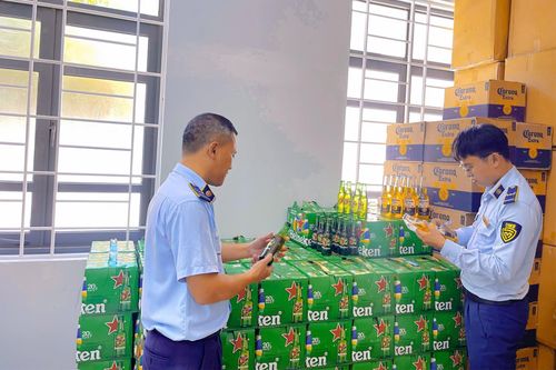 Phú Yên: Tạm giữ 2.800 chai bia Heniken và Corona không có hóa đơn, chứng từ
