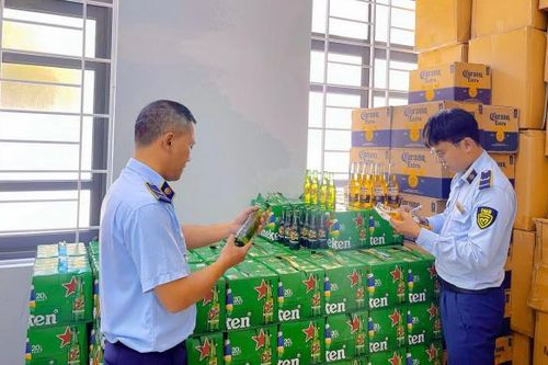 Tạm giữ 2.800 chai bia ngoại nhập không có hóa đơn, chứng từ hợp pháp