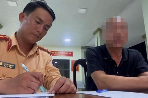 Đi nhầm đường, tài xế ô tô làm liều chạy ngược chiều cao tốc