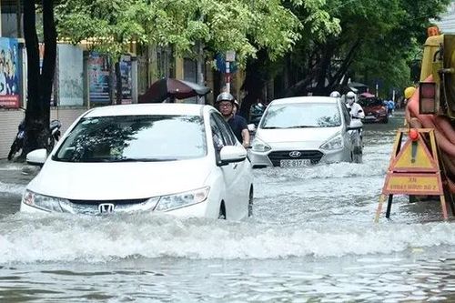 Một số lưu ý khi lái xe qua vùng ngập nước