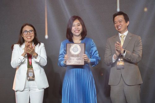Vietcombank 12 năm liên tiếp lọt Top 50 Công ty niêm yết tốt nhất Việt Nam