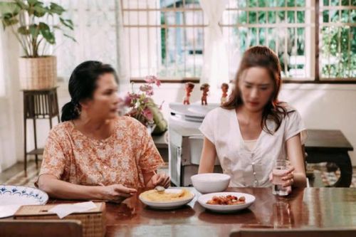 Về làm dâu 4 năm nhưng mẹ chồng vẫn chỉ coi tôi là người dưng, khi biết nguyên nhân, tôi phải cúi đầu xấu hổ