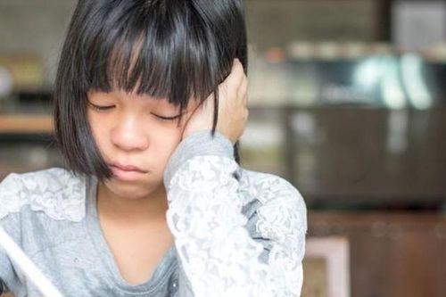 6 câu nói thường ngày của cha mẹ khiến con cảm thấy chán nản, dễ buông xuôi