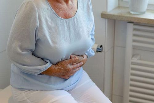 5 lý do khiến người già hay gặp táo bón