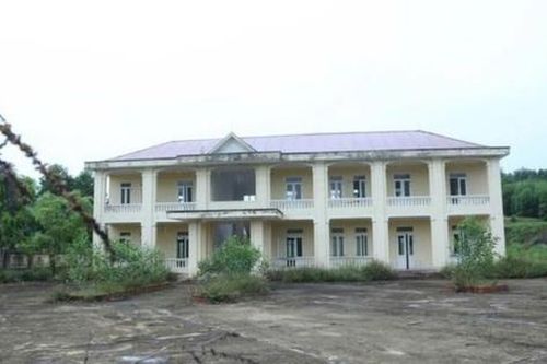 Trường học trị giá hơn 16 tỷ đồng ở huyện miền núi Hà Tĩnh xây xong bị bỏ hoang