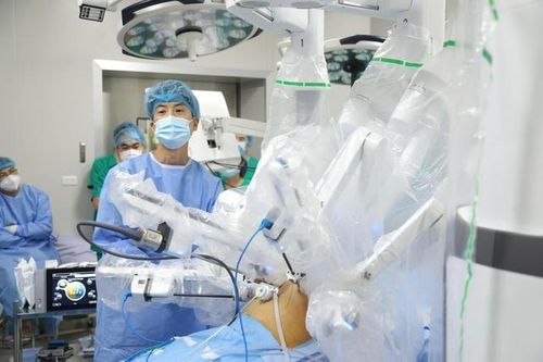 Phẫu thuật bằng robot: Ứng dụng công nghệ hiện đại mang lại hiệu quả cao trong điều trị bệnh