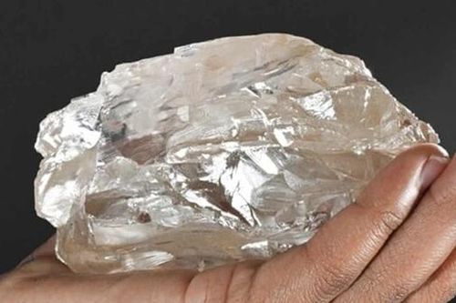 Đào được Viên kim cương trọng lượng gần 2.500 carat
