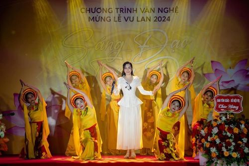 Xúc động chương trình nghệ thuật 'Sáng đạo trong đời' mừng lễ Vu Lan 2024
