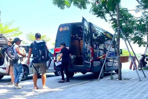 Quy định lỏng lẻo: Xe hợp đồng sẽ bóp nghẹt taxi ?