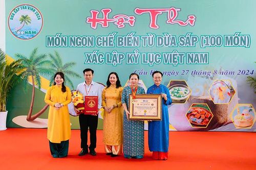 Xác lập kỷ lục 100 món ăn từ dừa sáp