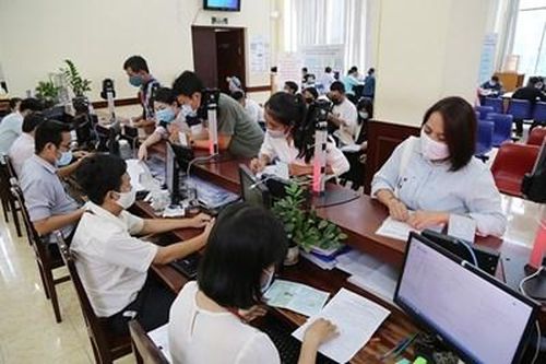 Thu hút và giữ chân hiền tài