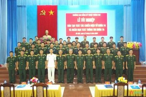 Trường Cao đẳng kỹ thuật Thông tin tổ chức lễ tốt nghiệp cho học viên