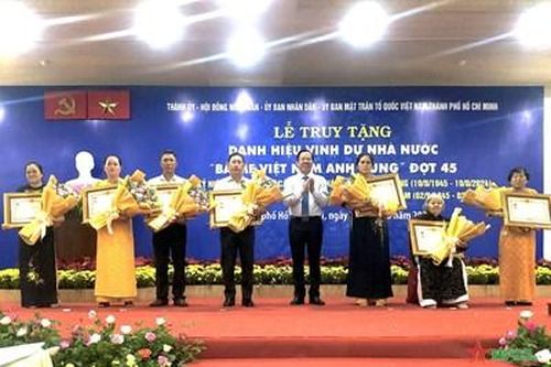 TP Hồ Chí Minh: Truy tặng 7 Bà mẹ Việt Nam anh hùng
