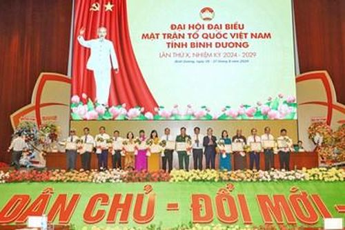 Đồng chí Nguyễn Văn Dành giữ chức vụ Chủ tịch Ủy ban MTTQ Việt Nam tỉnh Bình Dương khóa X
