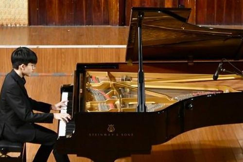 Những âm thanh dệt nên từ ước mơ: Hành trình của nghệ sĩ Piano trẻ triển vọng