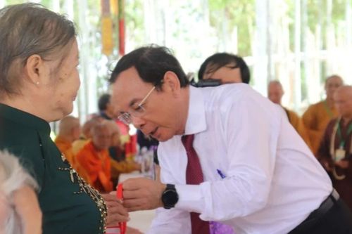 Lãnh đạo TPHCM dự lễ tưởng niệm các anh hùng liệt sĩ tại Khu tưởng niệm Ngã Ba Giồng
