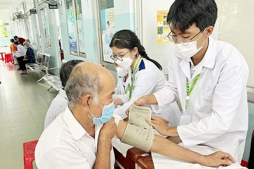 Người cao tuổi 'ngại' khám sức khỏe miễn phí, vì sao?