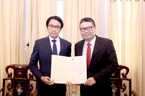 Bộ Ngoại giao trao Giấy Chấp nhận lãnh sự cho Tổng Lãnh sự danh dự Cộng hòa Hồi giáo Pakistan tại Tp Hồ Chí Minh