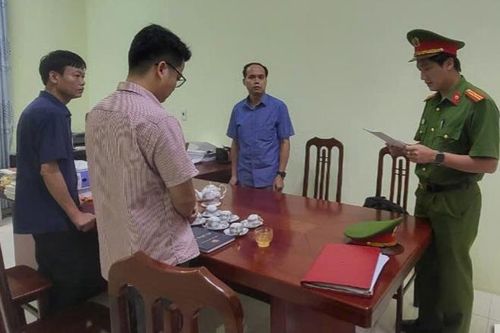 Bắt 7 cán bộ huyện Lạc Sơn do thực hiện việc bồi thường về đất không đúng đối tượng