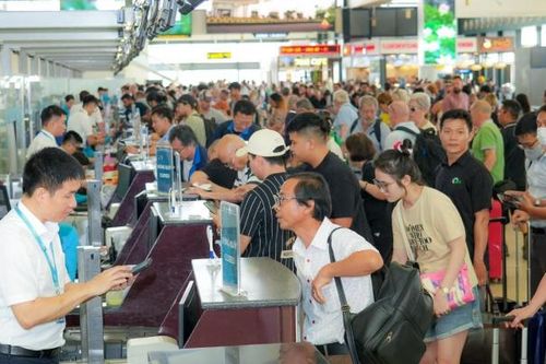 Hơn 460.000 lượt chuyến bay cất hạ cánh tại các cảng hàng không Việt Nam