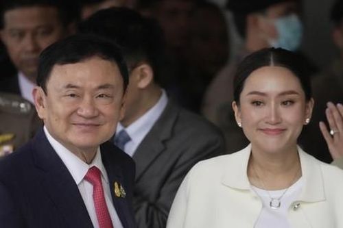 Ông Thaksin bàn sâu về ma túy, lòng từ bi, ví điện tử