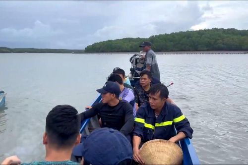 Cảnh sát lặn 15m tìm thi thể người đàn ông trên biển Cần Giờ