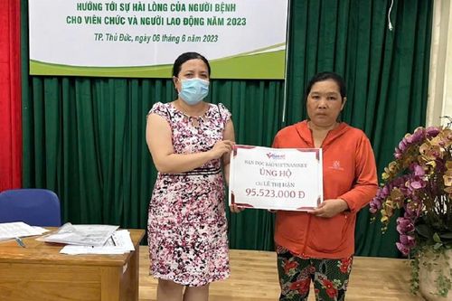 Trao hơn 95 triệu đồng đến chị Lê Thị Hận bị ung thư giai đoạn cuối
