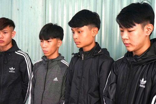 Khởi tố nhóm thanh thiếu niên ép xe, chém nhầm nhiều người đi đường