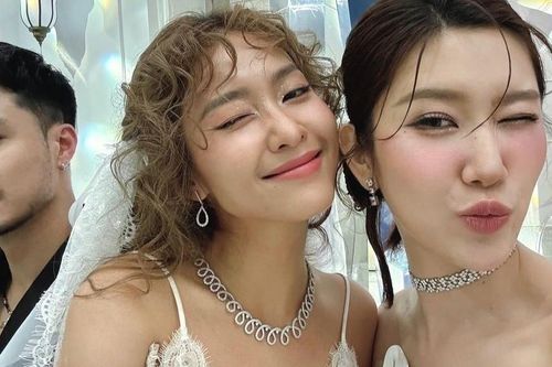 Chi Pu đẹp như 'nữ thần', Khả Ngân mặc váy cưới và Thanh Sơn lấp ló phía sau