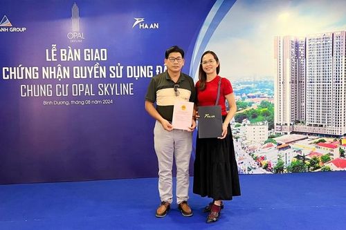 Cư dân Opal Skyline chính thức nhận bàn giao sổ hồng