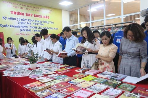 Giao lưu Chuyên đề 'Cách mạng tháng 8/1945 và Quốc khánh 2/9 - Những mốc son lịch sử hào hùng'