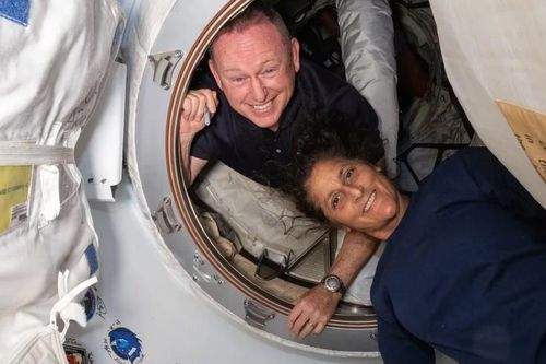 Các phi hành gia NASA làm gì trên ISS trong thời gian bị mắc kẹt?