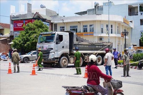Quảng Ngãi: Báo động tai nạn giao thông do xe chở vật liệu xây dựng