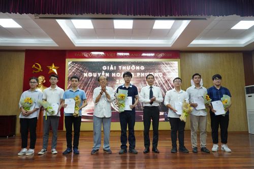10 năm giải thưởng Nguyễn Hoàng Phương: Ươm mầm những tài năng Vật lý