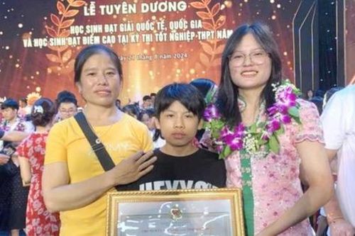 Nữ sinh đầu tiên ở bản vùng biên Nghệ An đỗ Đại học Y Hà Nội