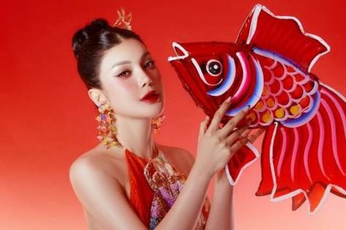 'Ngọc nữ bolero' Lily Chen tung ảnh đón Trung thu, tiết lộ việc học đại học