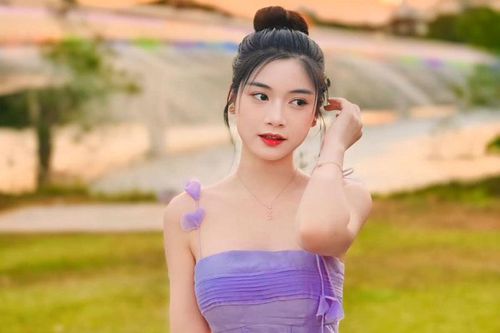 Hot girl mang tên hoàng hậu khoe vẻ đẹp không tì vết