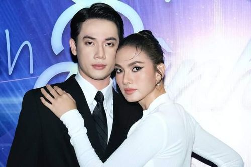 Siêu mẫu Anh Thư gợi cảm 'nghẹt thở' bên Á vương Minh Toại