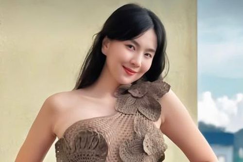 MC Mai Ngọc mặc đồ xuyên thấu, khéo khoe thân hình lấp ló dưới lớp vải lưới