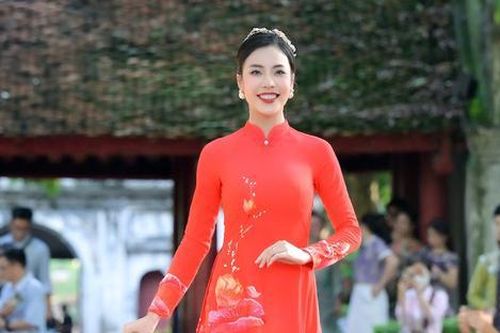 Trình diễn áo dài 3 miền nhân kỷ niệm 70 năm Giải phóng Thủ đô Hà Nội
