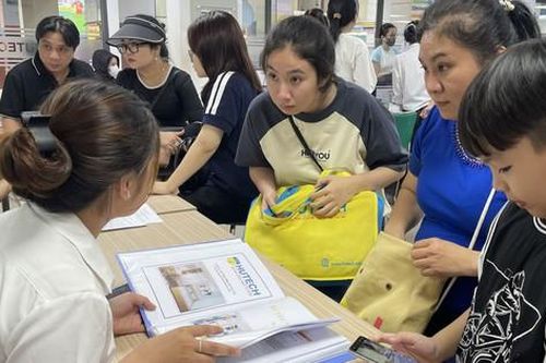 Tân sinh viên chuẩn bị nhập học: Phụ huynh đau đáu nỗi lo tăng học phí, sinh hoạt phí