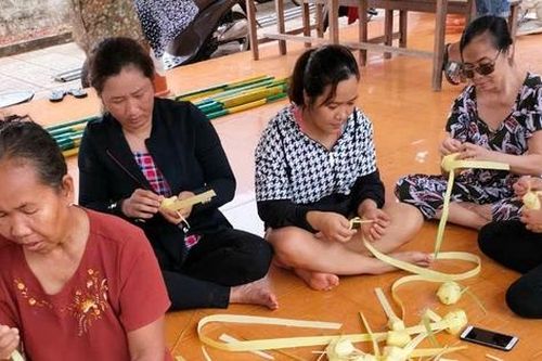 Phụ nữ Chơ Ro khéo nấu các món ăn truyền thống