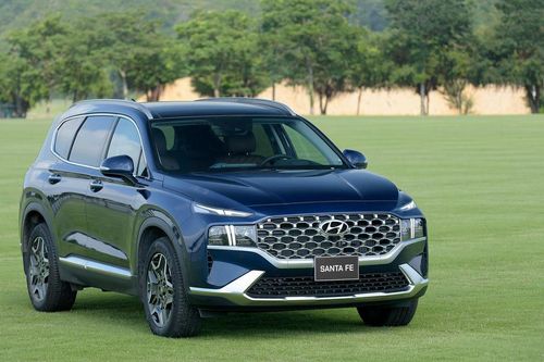 Dọn kho đón thế hệ mới, đại lý giảm giá mạnh cho Hyundai Santa Fe